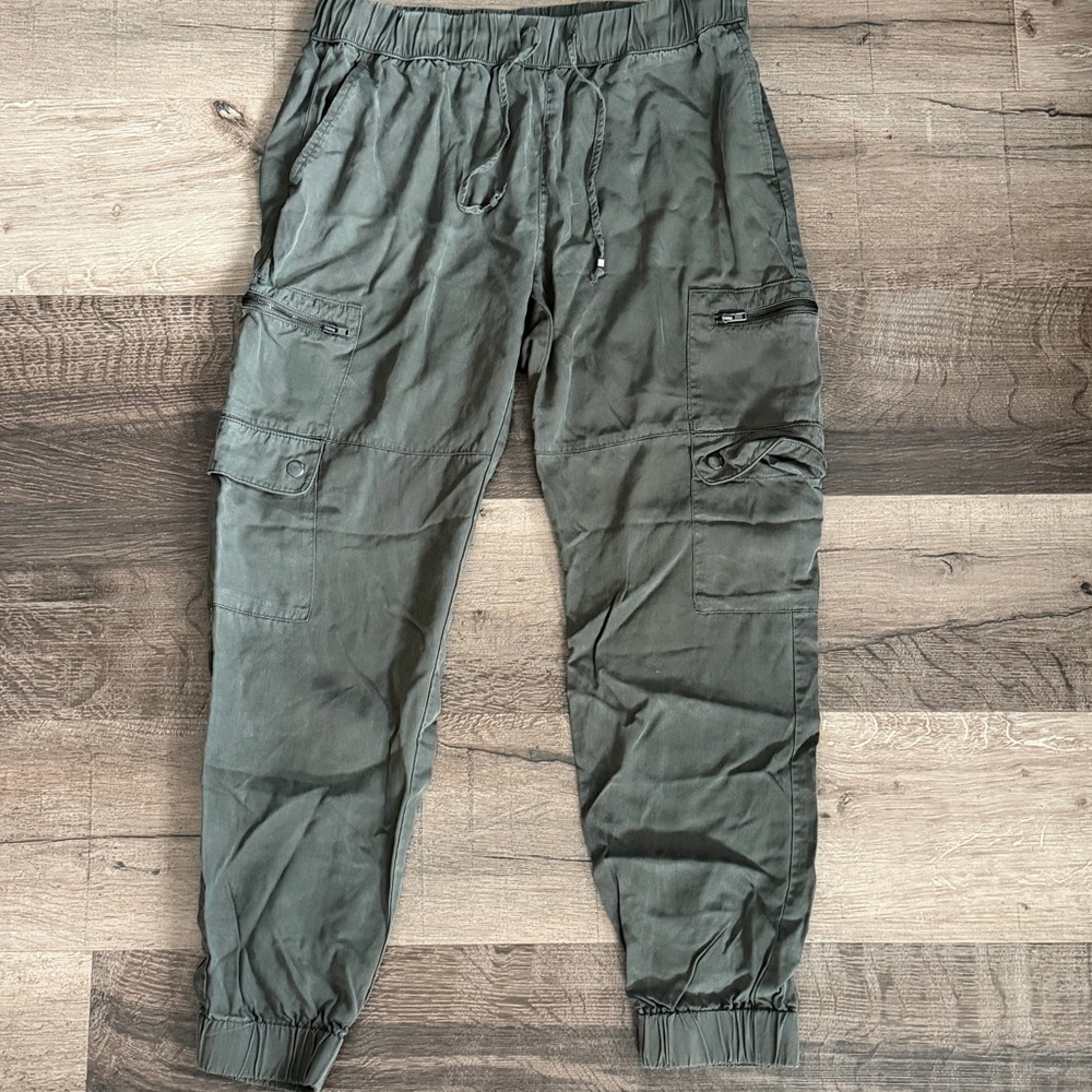 Banana Republic Woman’s Baggy Army GreenCargo Soft Pants 100% cotton Size Medium
